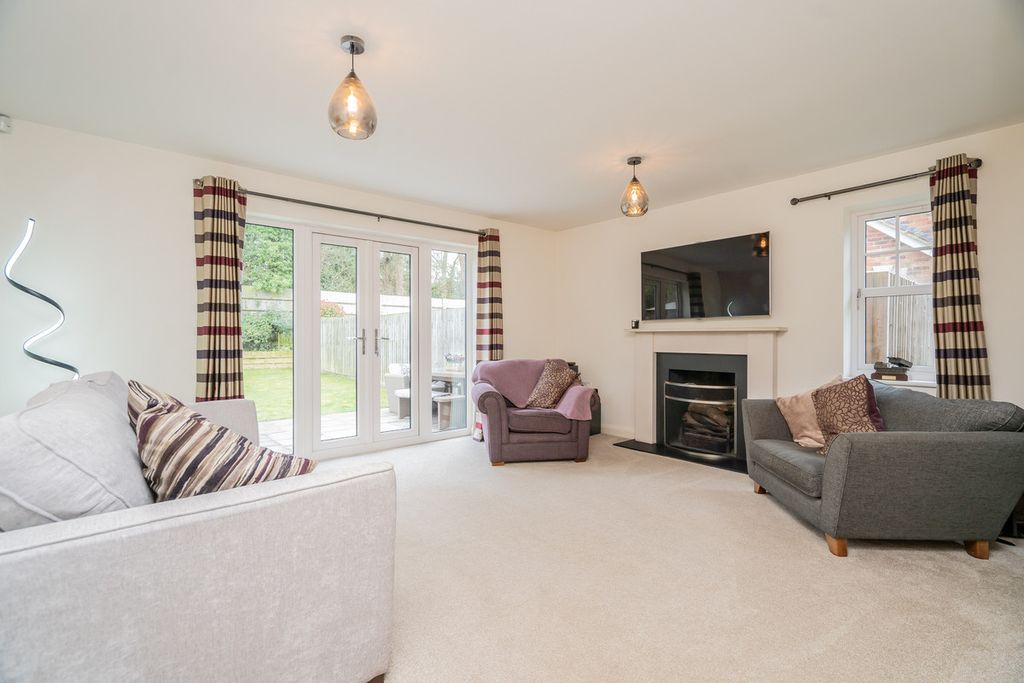 Additional image 14 of 4 bed detached house for saleCedar Court, Newport Pagnell, Milton Keynes MK14