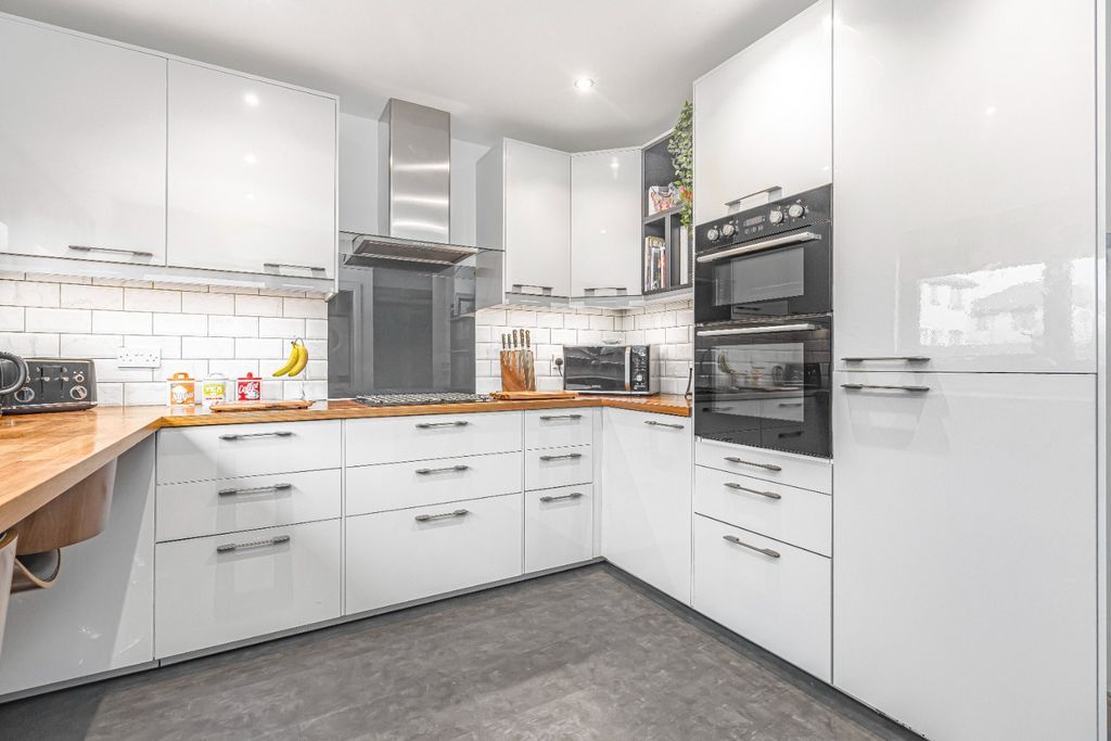 Property photo 3 of 33 4662798