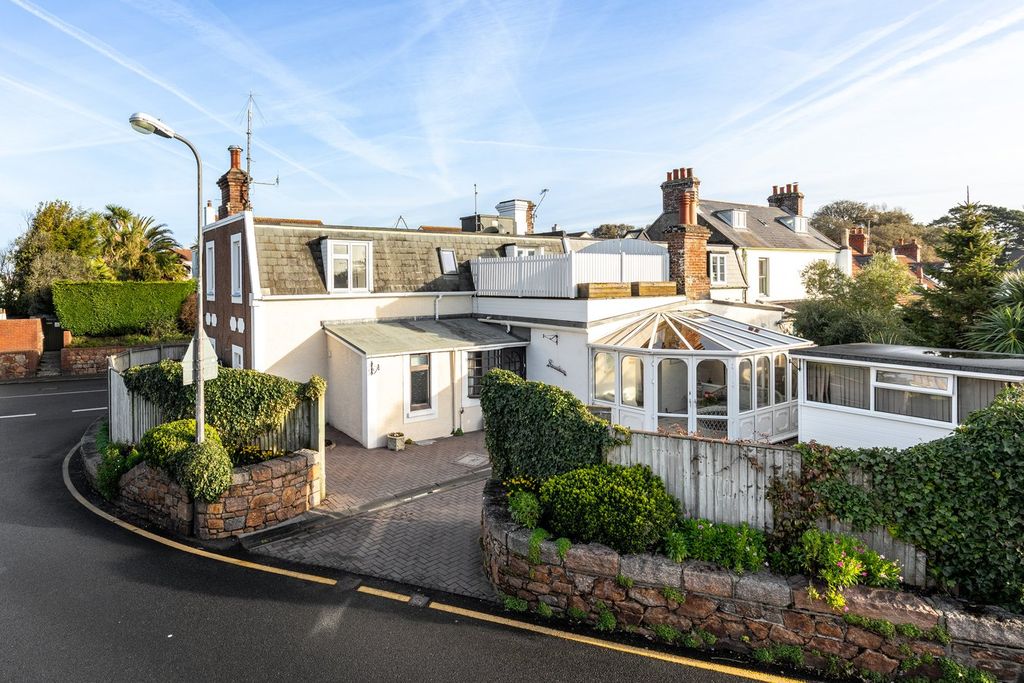 Property photo 1 of 31