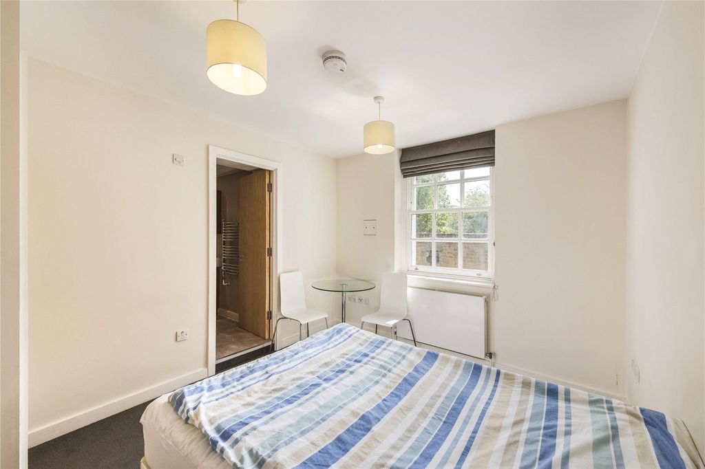 Property photo 1 of 6 Studio