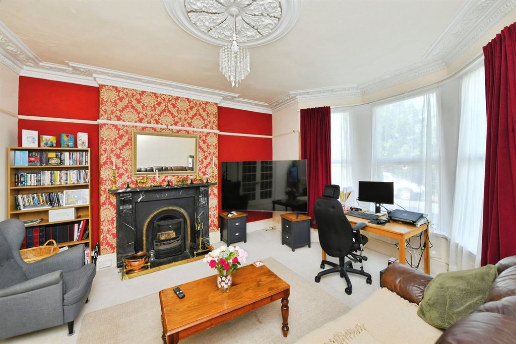 Property photo 2 of 18