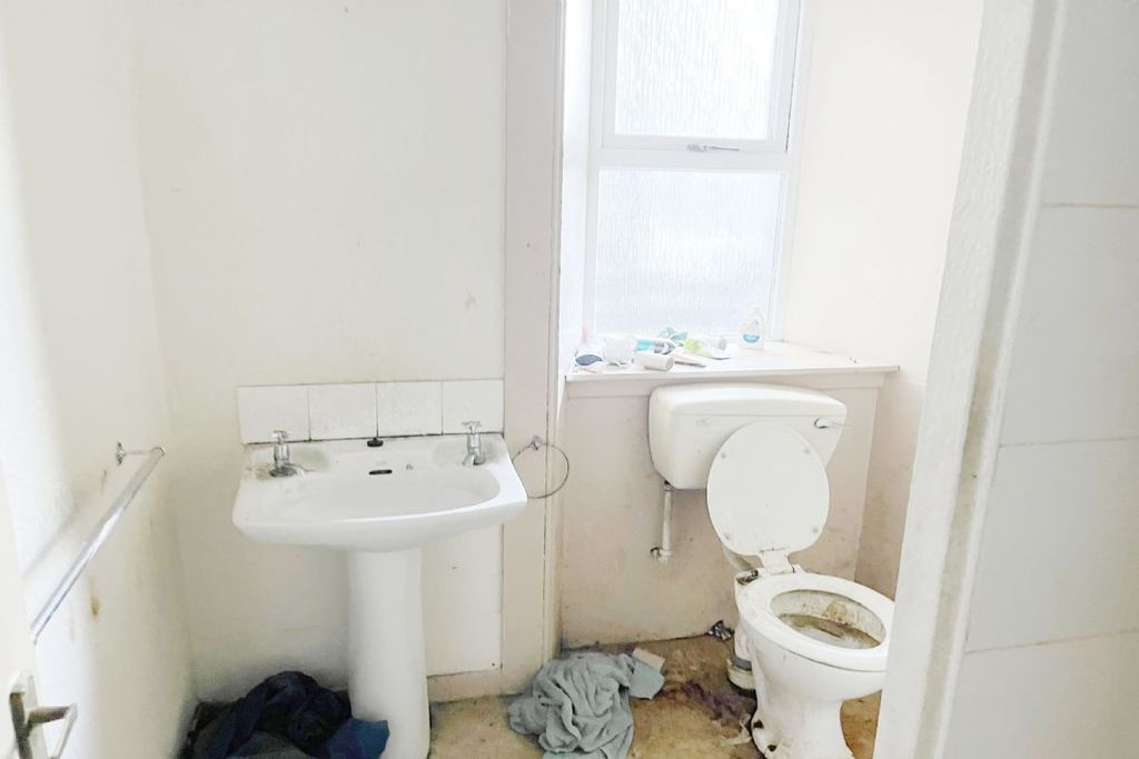 Property photo 3 of 8