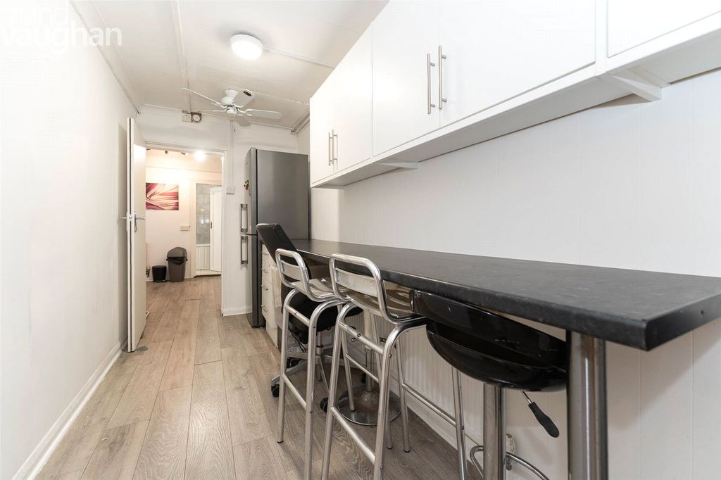 Property photo 3 of 18 Picture No. 12