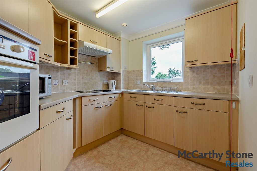 Property photo 3 of 33 8695540-Interior07-800.Jpg