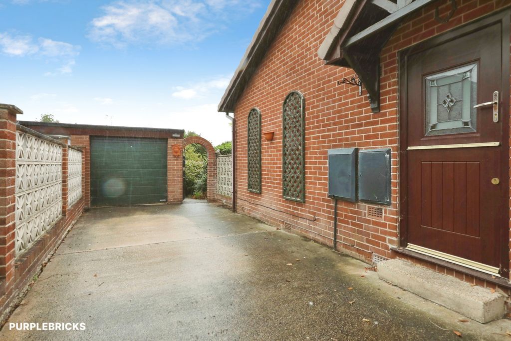 Property photo 2 of 21