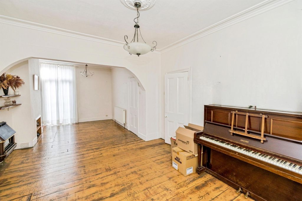 Property photo 3 of 28
