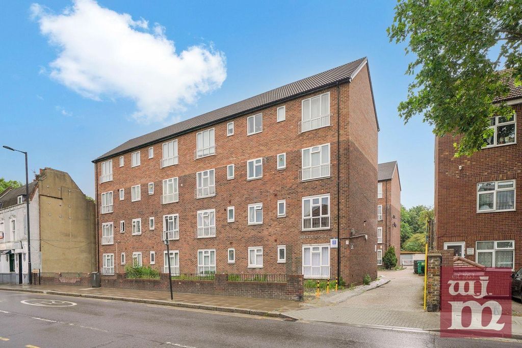 Property photo 1 of 8 Darwin Court