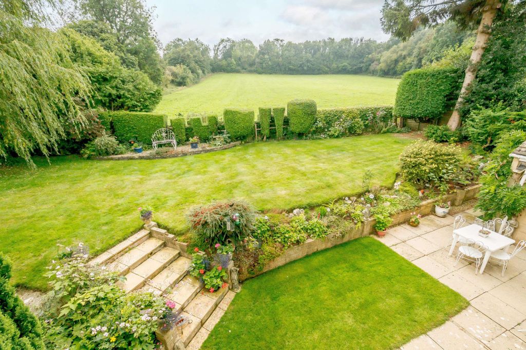 Property photo 2 of 19 Image