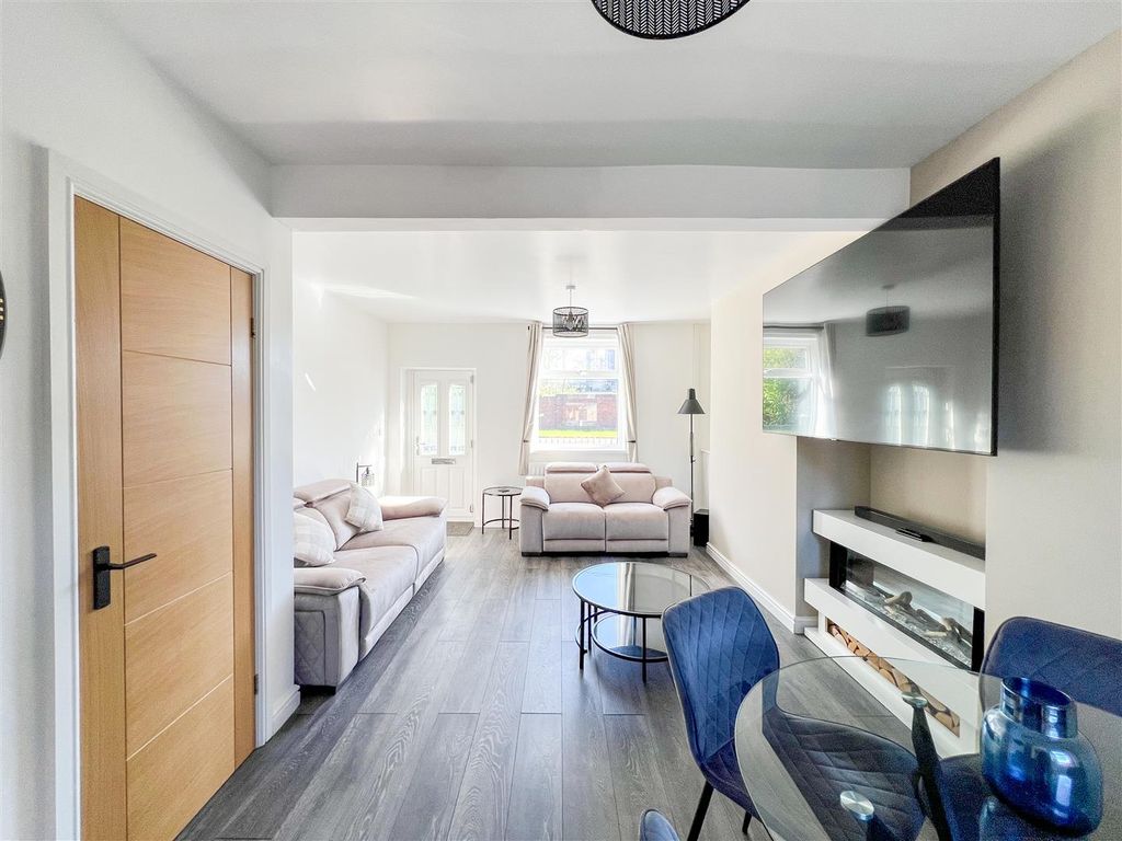 Property photo 3 of 19 Sitting / Dining Room