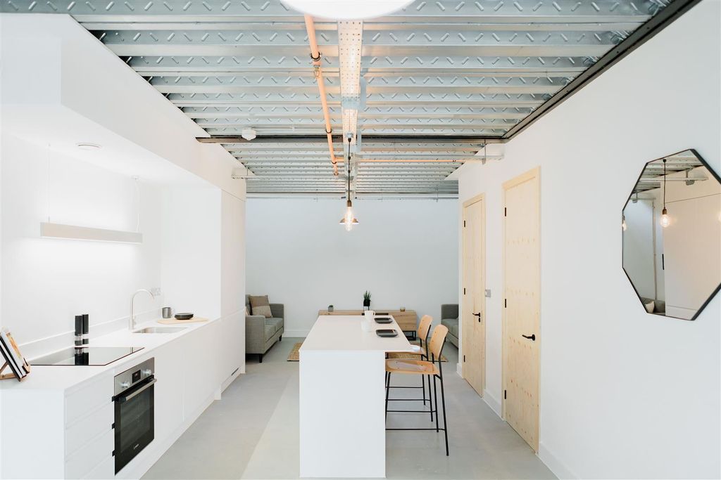 Property photo 2 of 10 S2Qwyyeuleojvsw5Sdg3Bq.Jpg