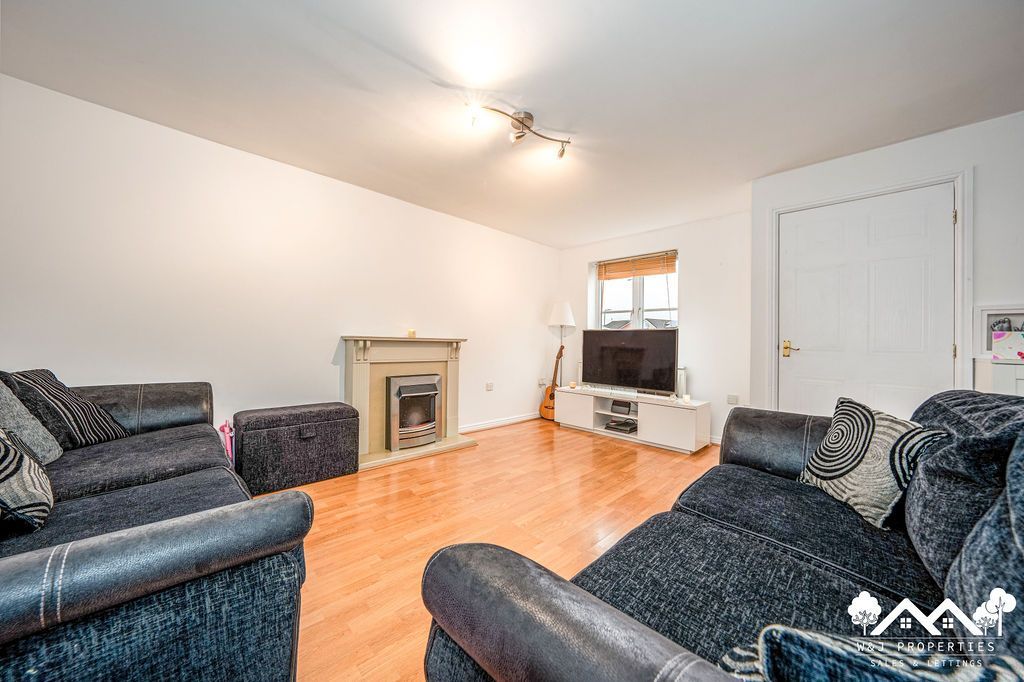 Property photo 2 of 20