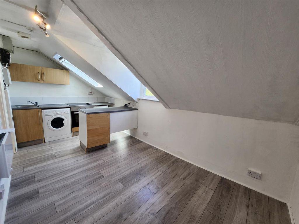 Property photo 3 of 7 Buckingham  (1).Jpg