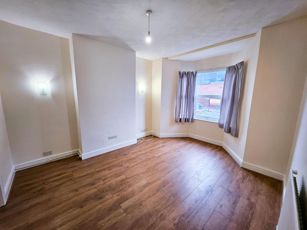 Property photo 2 of 24 Bedroom