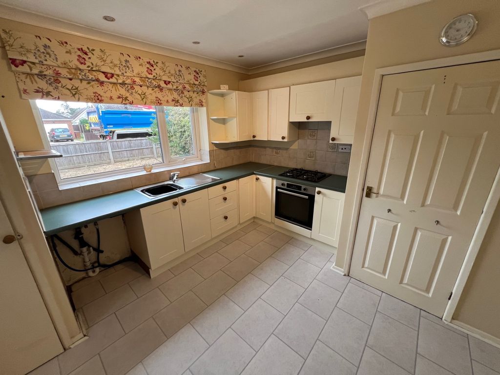 Property photo 3 of 14 Kitchen