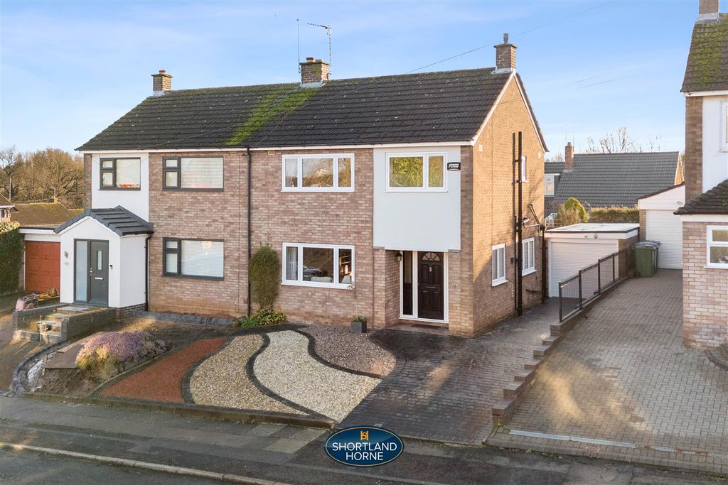 Property photo 1 of 25 22 Chatsworth Rise (3 Of 28).Jpg