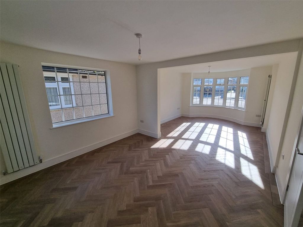 Property photo 3 of 23 Picture No. 30