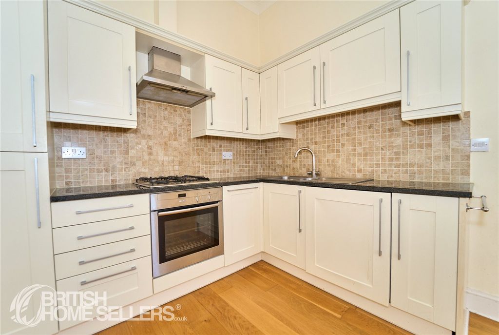 Property photo 2 of 12 Picture No. 10