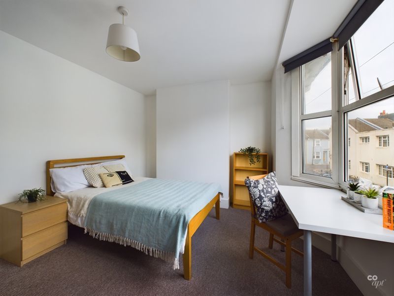 Property photo 1 of 8 Bed 4