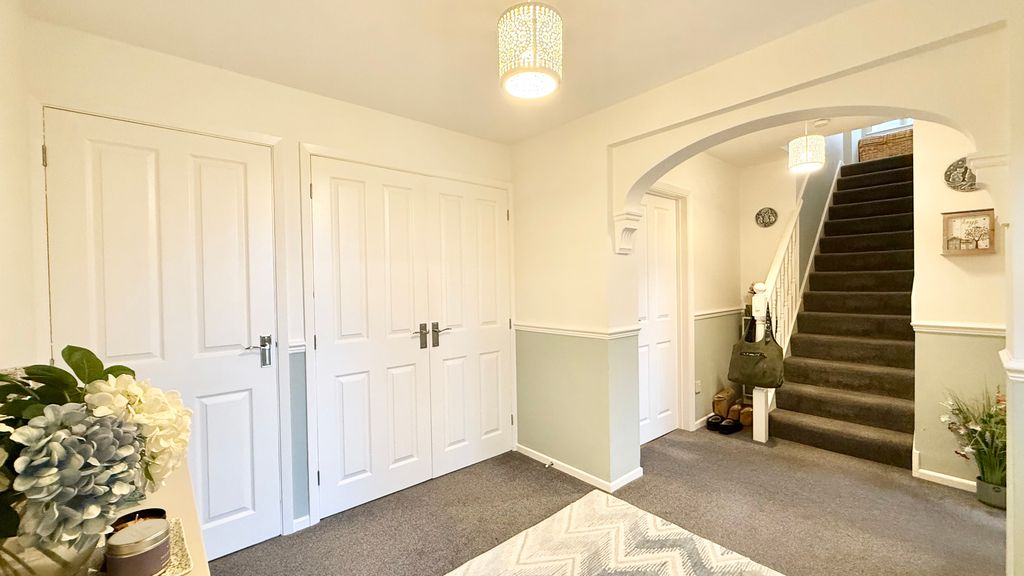 Property photo 3 of 15 Entrance Hall