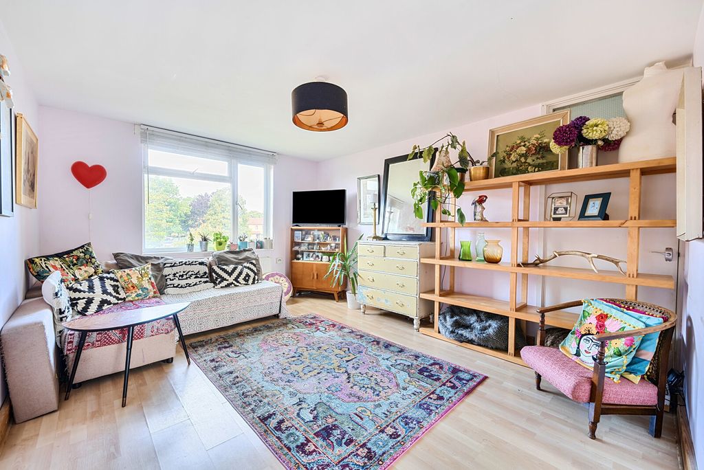 Property photo 2 of 10 1349961-16-68c2Bc...