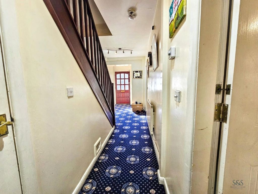 Property photo 3 of 25