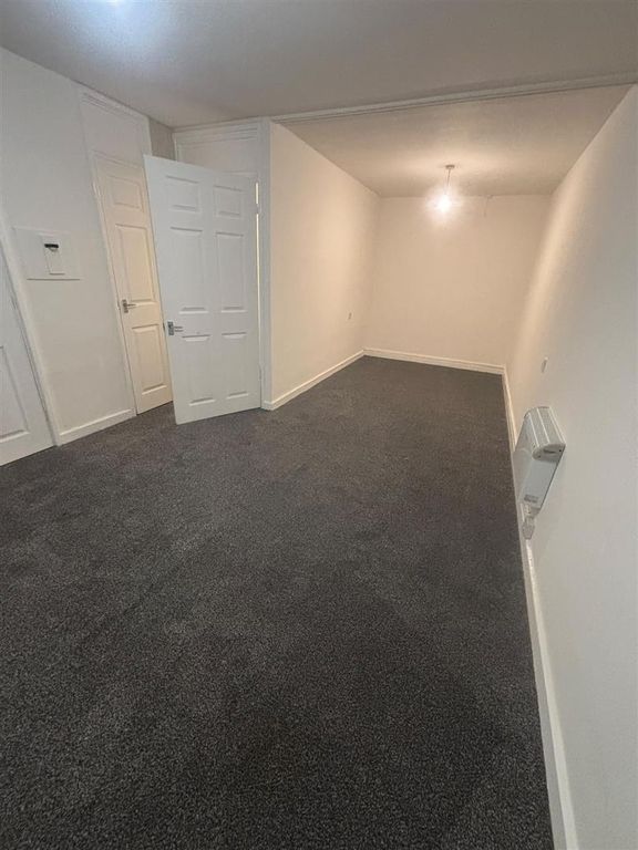Property photo 3 of 8 Open Plan Lounge/Bedroom