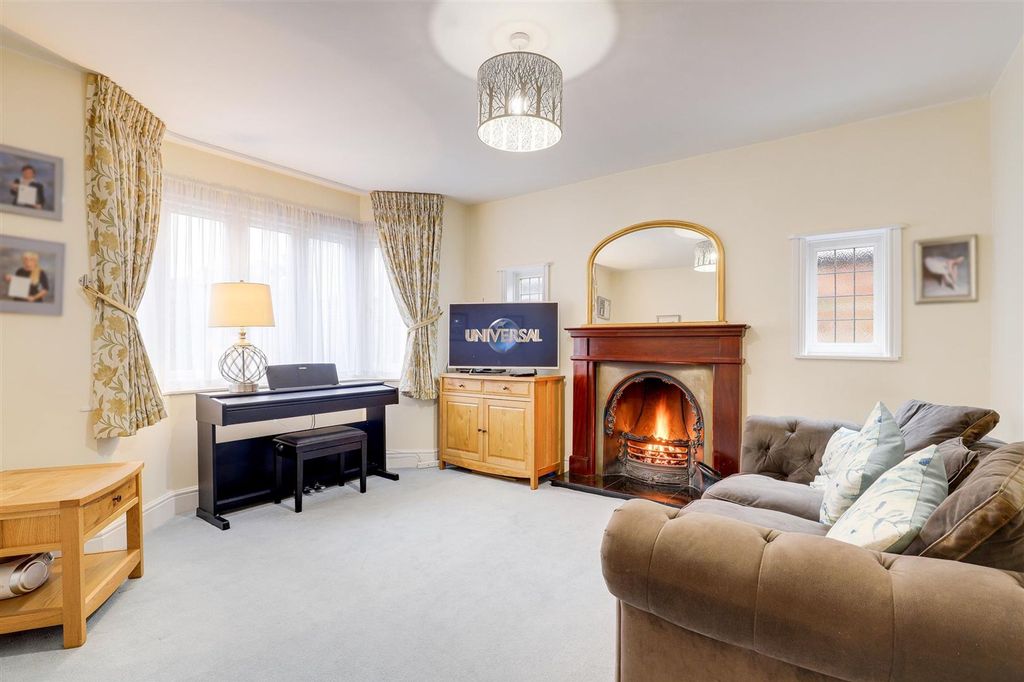 Property photo 2 of 34