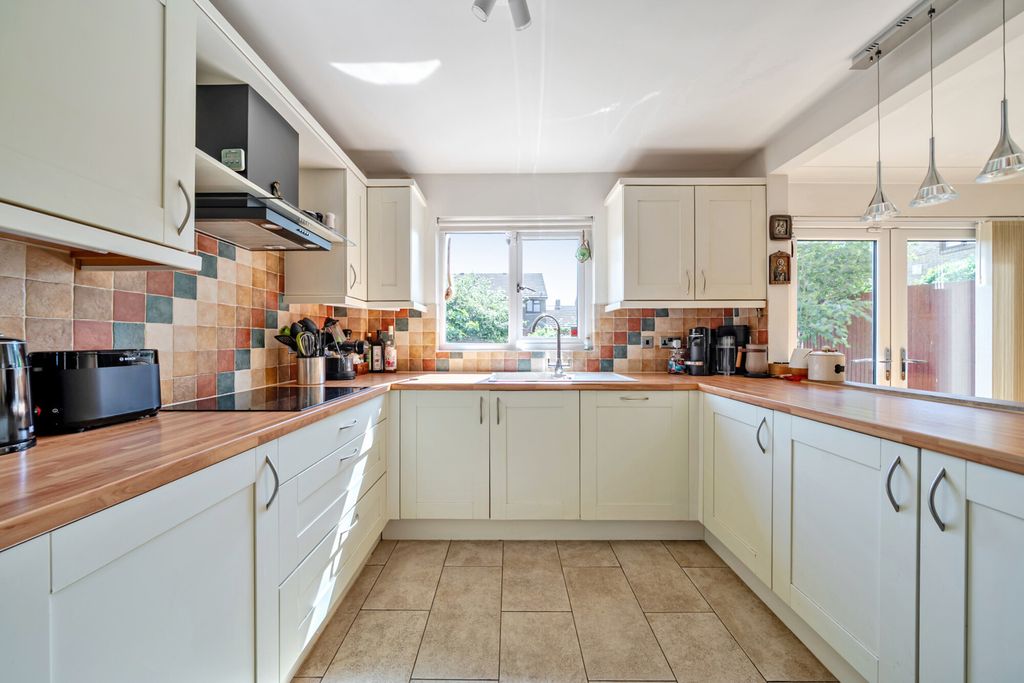 Property photo 2 of 21 Kitchen