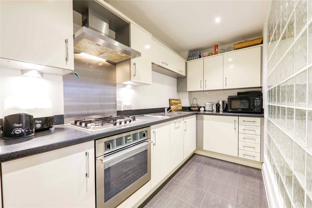 Property photo 2 of 8 Picture No. 30