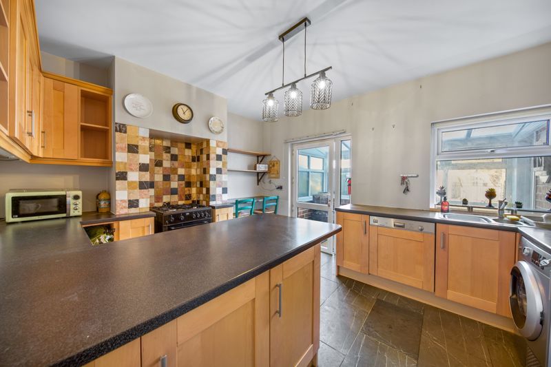 Property photo 3 of 33 Kitchen