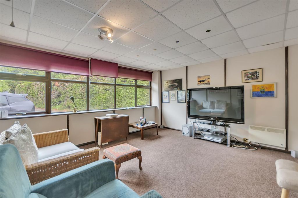 Property photo 2 of 20 Second Lounge/Movie Room