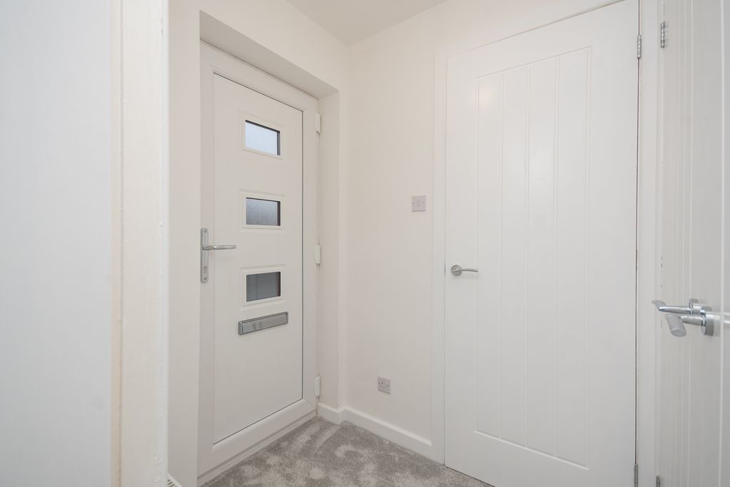 Property photo 2 of 19 Hallway