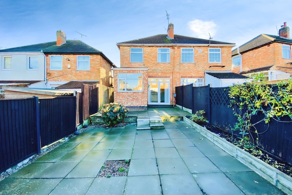 Property photo 2 of 21