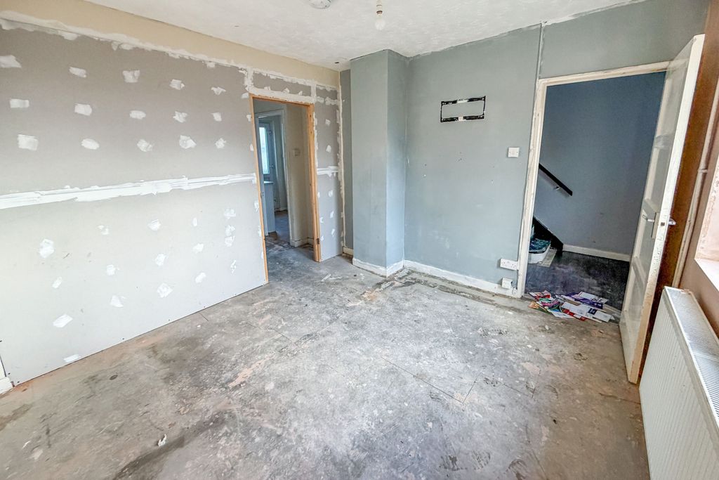 Property photo 2 of 14 22 Brooklands, Brinkworth, Chippenham, Wiltshire, Sn15 5BA