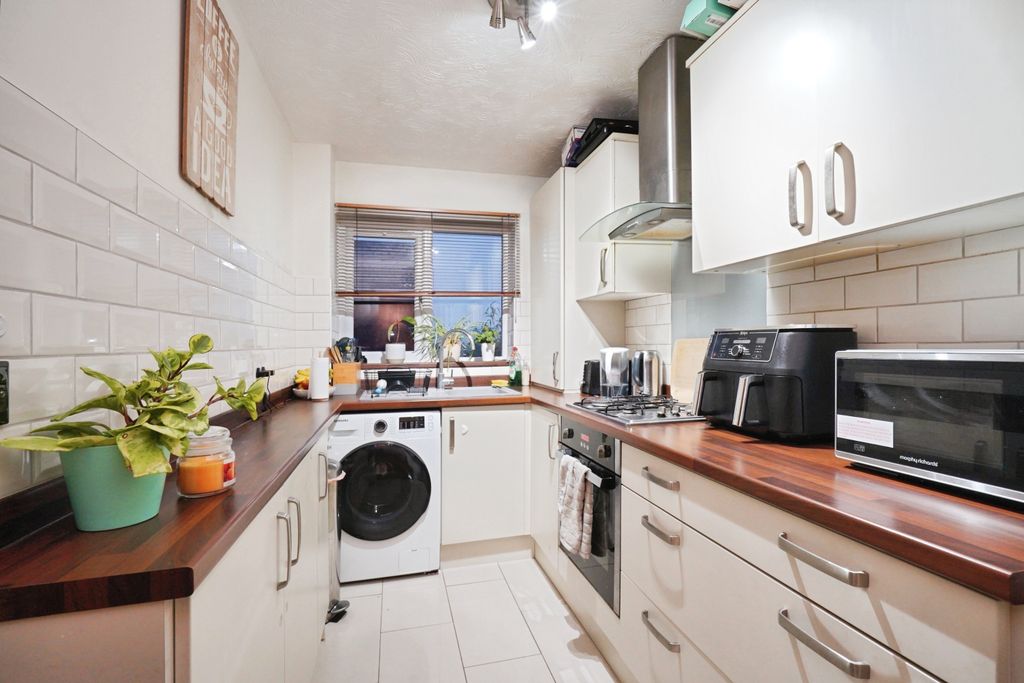 Property photo 3 of 14