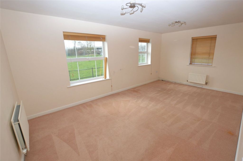 Property photo 3 of 8 Picture No. 02