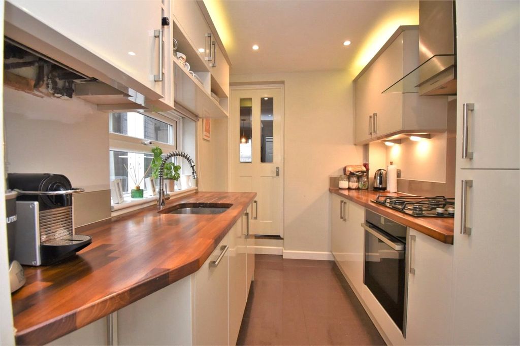 Property photo 3 of 12 Kitchen