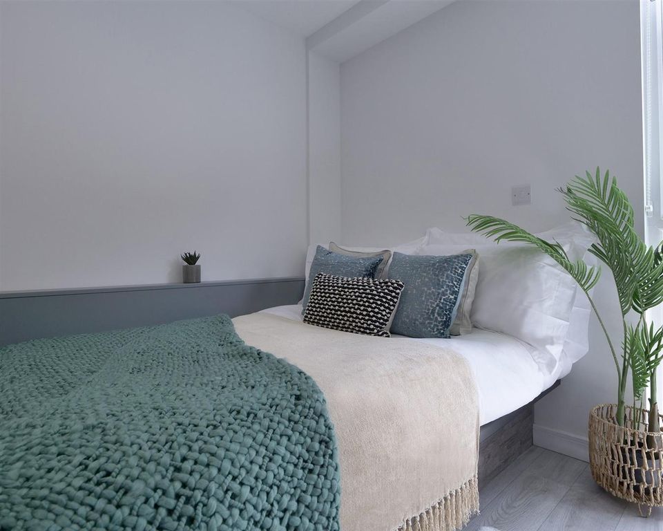 Property photo 1 of 32