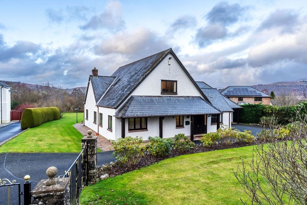 Property photo 1 of 25