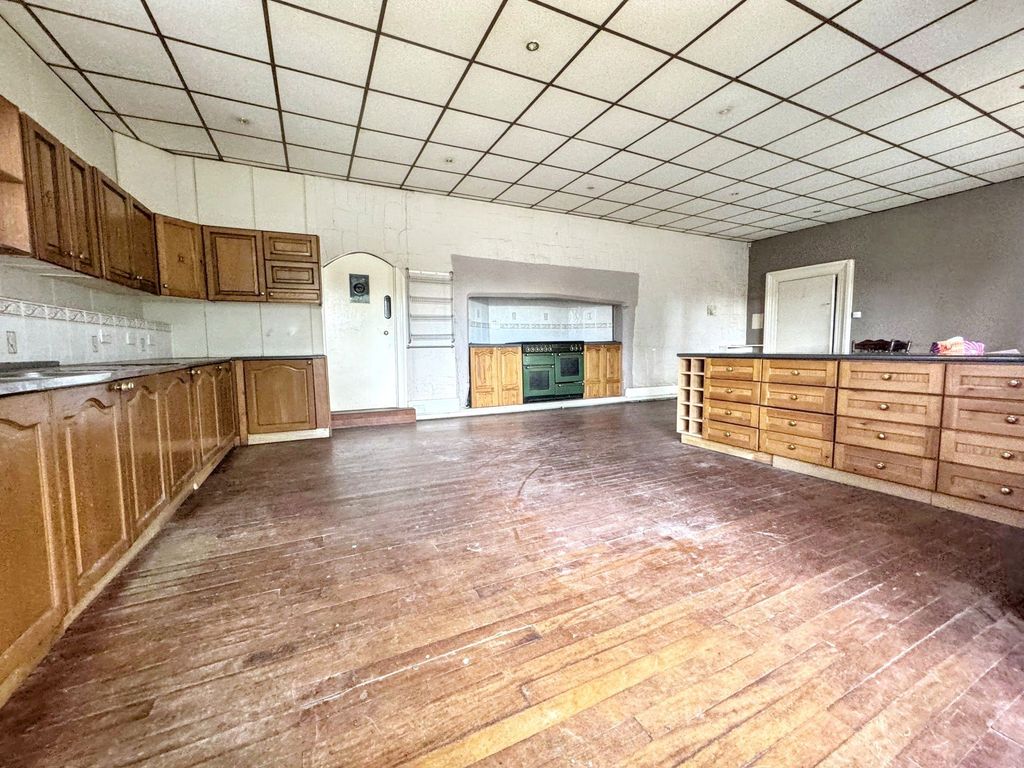 Property photo 2 of 26