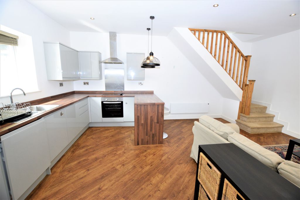 Property photo 3 of 8 Photo 03