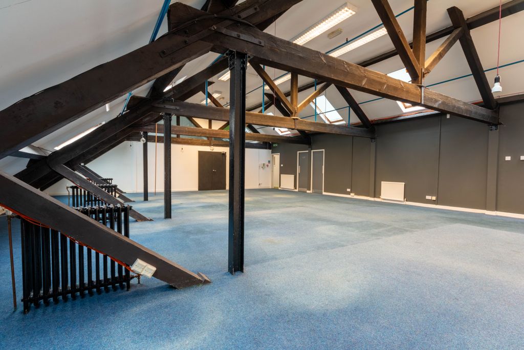 Property photo 2 of 6