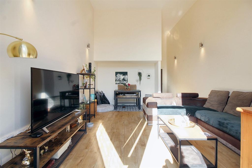 Property photo 2 of 10 22.Jpg