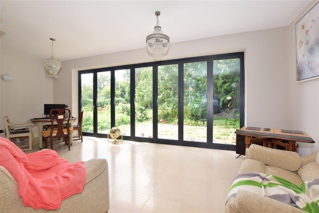 Property photo 3 of 13 Sitting Area