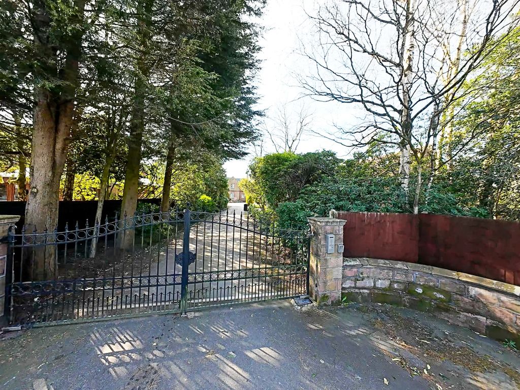 Property photo 2 of 28 Gated Community