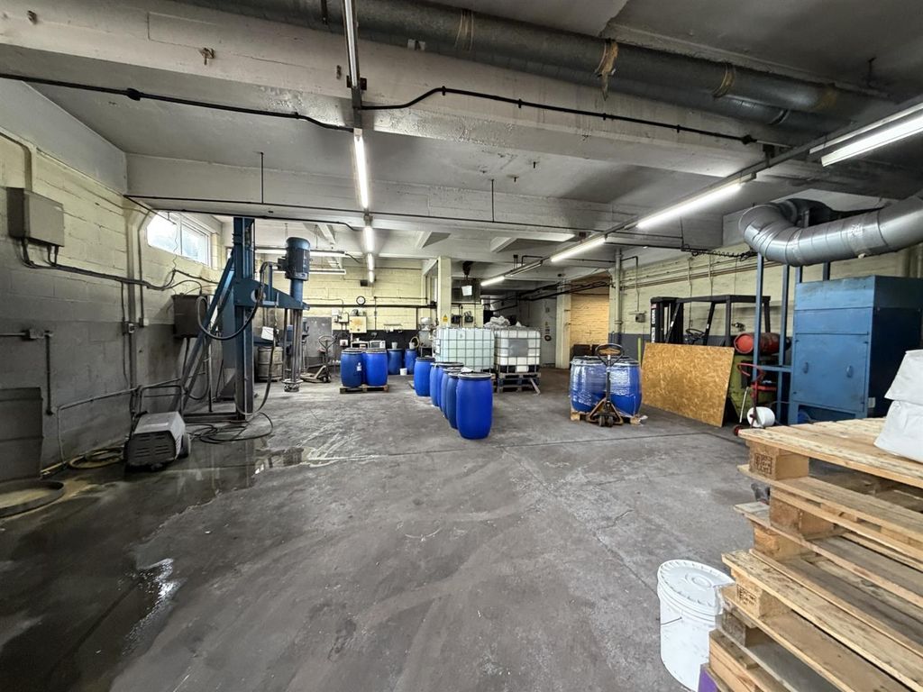 Property photo 2 of 21