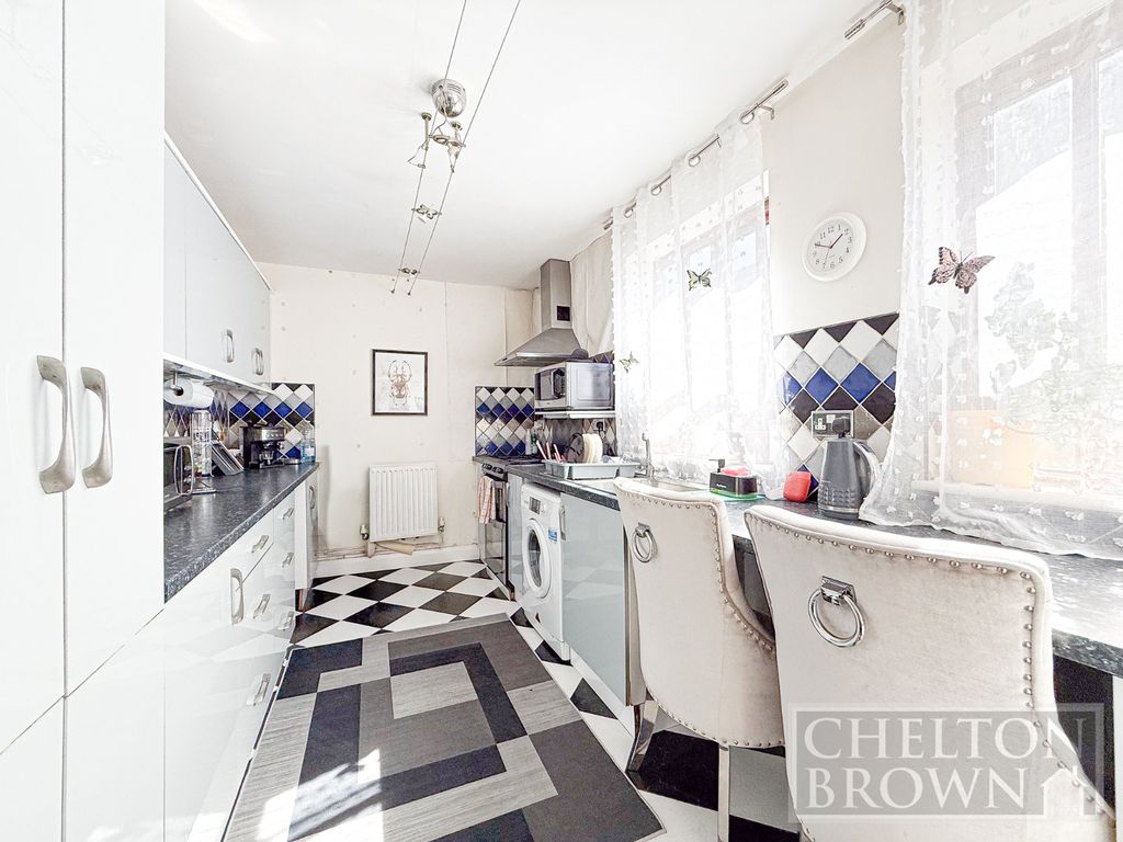 Property photo 3 of 18 Kitchen