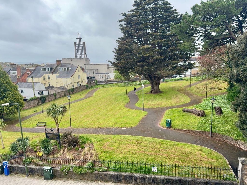 Property photo 2 of 20