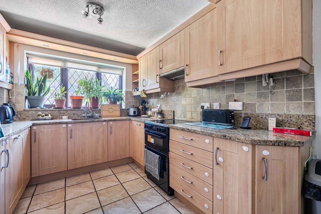 Property photo 3 of 15 Kitchen