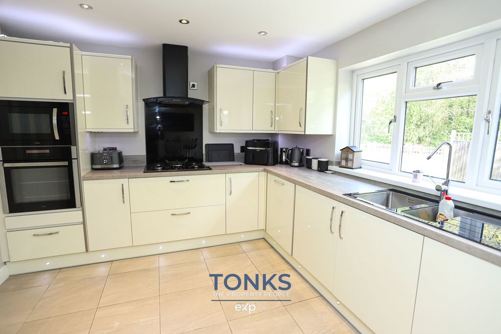 Property photo 2 of 25